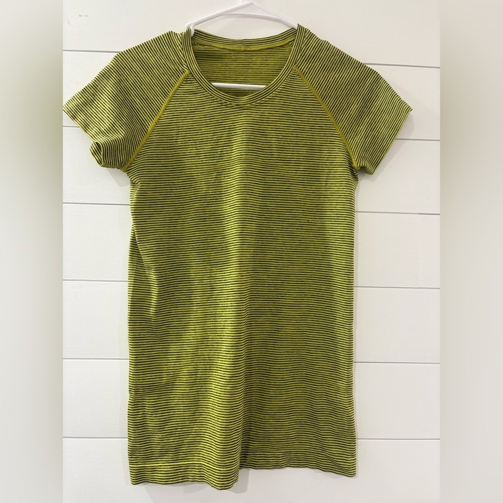Lululemon Swiftly Tech Short Sleeve 2.0 Sonic Yellow Size 6 - Picture 4 of 13